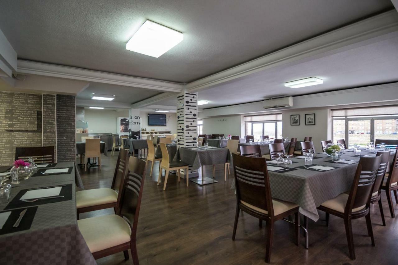 Pension Oasis Zamora Dış mekan fotoğraf